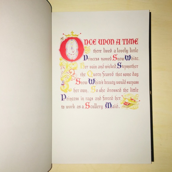 ✨ New Disney Parks Snow White and the Seven Dwarfs Storybook Journal ✨ - Picture 3 of 16